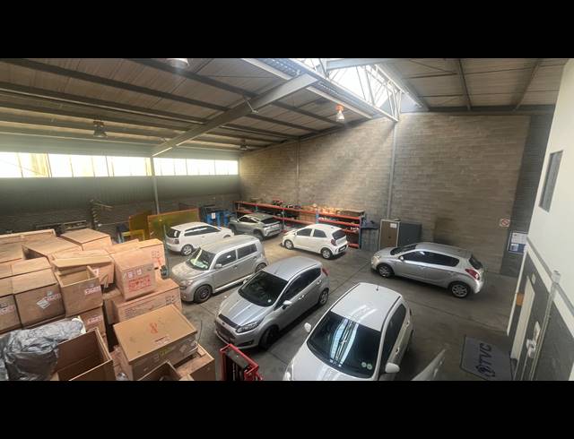 820M² WAREHOUSE TO LET IN SPARTAN